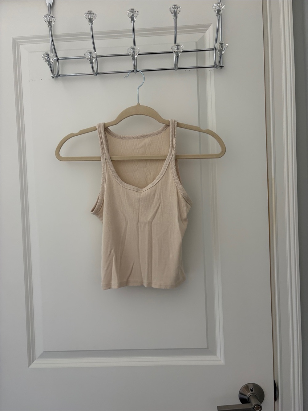 Sleeveless Scoop Neck Tank Top in Cream